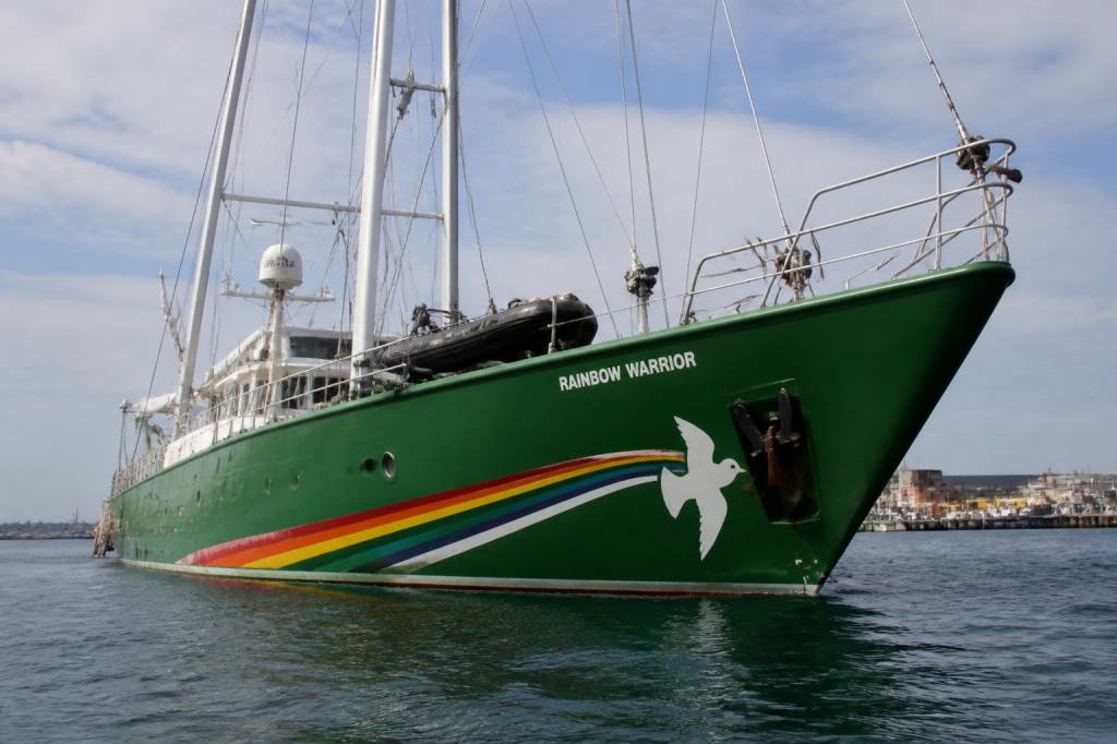 Le rainbow warrior : histoire d'un navire devenu symbole des luttes écologistes